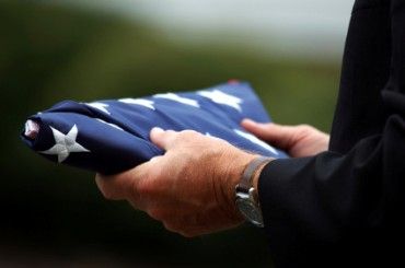 very emotional ceremony. such a beautiful process, the folding of the flag Folded American Flag, Folded Flag, Father Images, Military Spouse, Family Plan, Military Life, Navy Seals, Usa Flag, Air Balloon