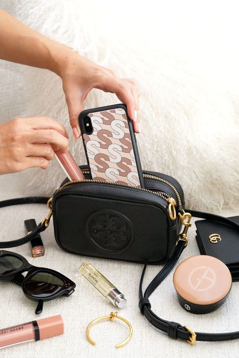 Tory Burch Perry Bombe Mini Bag, Chloe Mini Marcie, What's In My Purse, Photography Bags, Inside My Bag, Tory Burch Crossbody, Handbag Essentials, What In My Bag, Gucci Soho Disco Crossbody