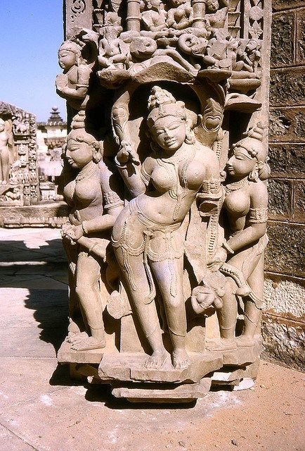 Khajuraho Sculpture, Khajuraho Temple, भारतीय इतिहास, Historical Sculptures, Ancient Indian Art, Indian Temple Architecture, Hindu Statues, Ancient Statues, Indian Sculpture