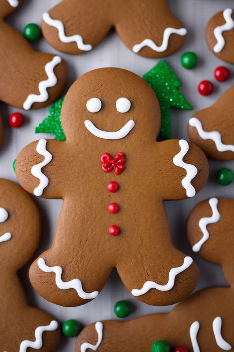 Chewy Gingerbread Man Cookies Gingerbread Men Cookies Decorated Ideas, Gingerbread Cookie Design Ideas, Gingerbread Cookies Ideas Decoration, Gingerbread Man Royal Icing Cookies, Royal Icing Gingerbread Men, Gingerbread Man Ideas Decorating, Gingerbread Icing Ideas, Gingerbread Men Cookies Decorated, Sugar Cookie Gingerbread Man