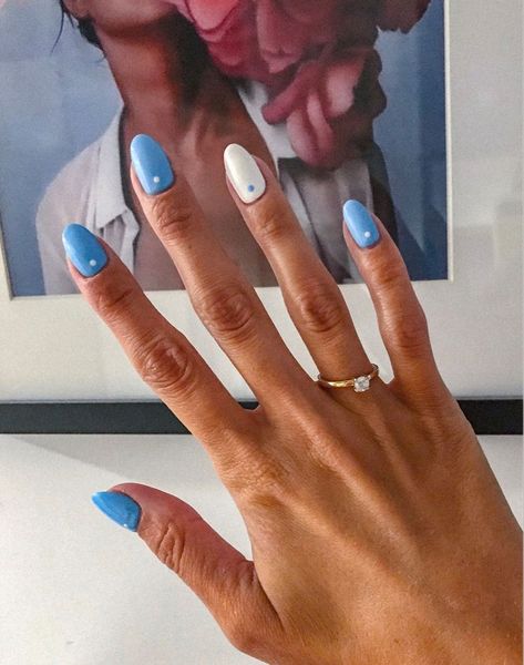 White Nails With Blue Dots, Blue With White Nails, Blue Nails With White Design, Blue Nails With Dots, White With Blue Nails, Blue And White Nails Designs, Nails Tanned Skin, Blue White Nails Design, White Nails With Dots