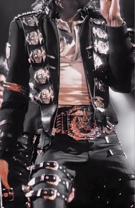 Michael Jackson Costume, Michael Jackson Outfits, Prince Michael Jackson, Michael Jackson Bad Tour, Hee Man, Michael Jackson Wallpaper, Michael Jackson Art, Joseph Jackson, Michael Jackson Bad