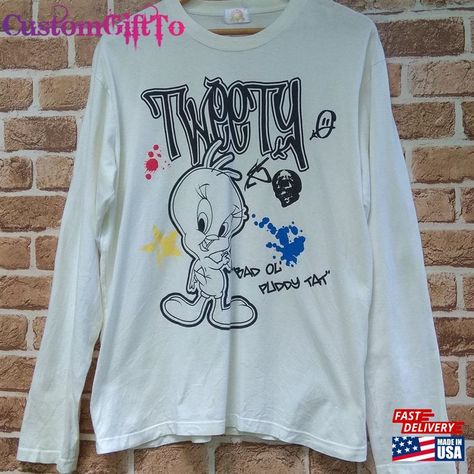 Vintage 90'S Looney Tunes Cartoon Tweety Bird Long Sleeve Medium Size Unisex T-Shirt Check more at https://customgiftto.com/product/vintage-90-s-looney-tunes-cartoon-tweety-bird-long-sleeve-medium-size-unisex-t-shirt/ Looney Tunes Cartoons, Tweety Bird, Looney Tunes, Medium Size, Tatting, Unisex T Shirt, Long Sleeve, T Shirt