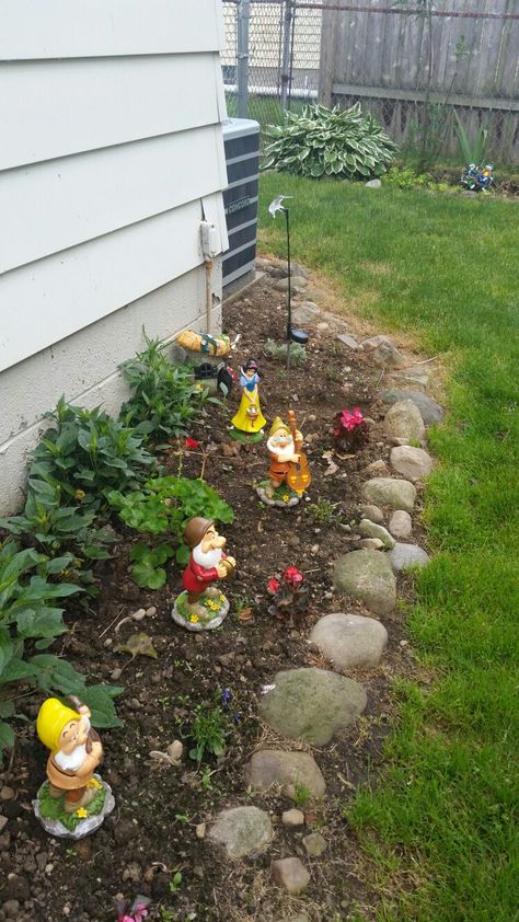 Snow White and 7 Dwarfs  garden new for 2017. Snow White And 7 Dwarfs, Snow White 7 Dwarfs, 7 Dwarfs, Seven Dwarfs, White Gardens, Fairy Gardens, Garden Diy, Yard Ideas, Yard Decor