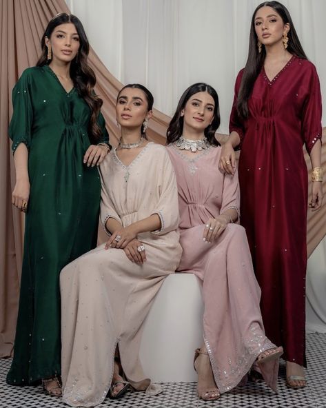 Kaaftaan Designs Pakistani, Kaftan Photoshoot Ideas, Dawat Outfit, Simple Mehndi Dresses, Dress Designs For Stitching, Shirt Design For Girls, Pakistani Party Wear Dresses, Eid Dress, Kaftan Dresses