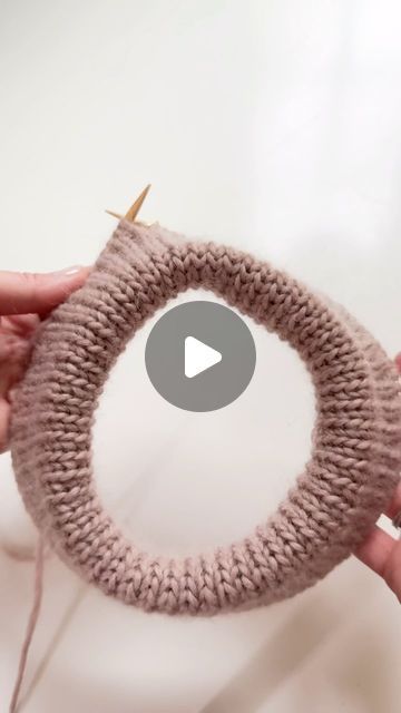 Knitting Collar Neckline, Knit Collar Pattern, Ashley Lillis, Crochet Collar Pattern, Double Knitting Patterns, Knitting Videos Tutorials, Knitting Basics, Creative Knitting, Knitting Tips