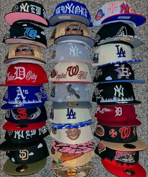 Looks Hip Hop, Custom Fitted Hats, Swag Hats, Street Style Outfits Casual, Dope Hats, Hat Aesthetic, Shoes Outfit Fashion, Cute Nike, Cute Nike Shoes