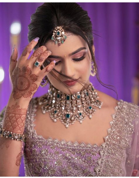 Simple Engagement Makeup Indian, Engagement Looks For Indian Bride, Lavender Lehenga, Engagement Photos Indian, Party Poses, Ceremony Outfit, Latest Bridal Lehenga Designs, Engagement Look, Sangeet Outfit