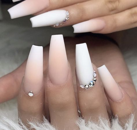 White Ombre Matte Nails, Pink And White Ombre Nails With Gems, Matte White Nails With Design, White Matte Nails With Design, Neutral Nails With Gems, Ombré Nails With Gems, Pink And White Nails Coffin, Ombre Nails With Gems, White Nails With Gems