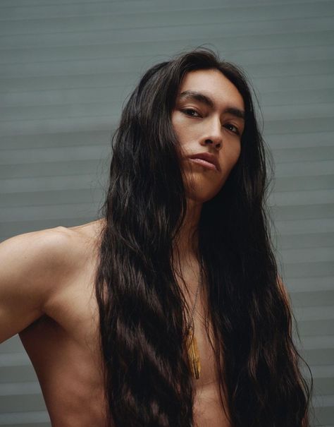 Long Hair Male Character, Indigenous Hairstyles Men, Indigenous Men, Maori Face Claim, Pacific Islander Men, Pacific Islander Men Long Hair, Maori Portraits Photography, Native American Hair, Male Art Reference