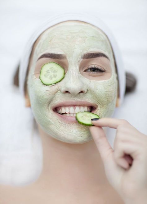 skincare Cucumber Mask, Cucumber Face Mask, Cucumber For Face, Mascara Hacks, Acne Face Mask, Diy Acne, Homemade Facials, Face Mask Recipe, Beauty Mask