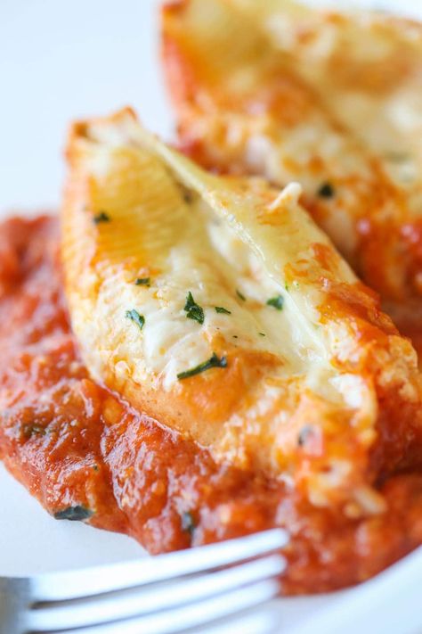 close up stuffed shells on white plate Stuffed Shells Easy, Vegetarian Alfredo, Main Recipes, Stuffed Shells Ricotta, Shells Recipe, Cajun Pasta, Stuffed Shells Recipe, 9x13 Baking Dish, Stuffed Pasta Shells