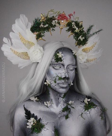 Full body makeup to create the look of a garden fairy. White lashes enhancing the eyes and grey/blue tones used for the body. Full Body Makeup, Statue Makeup, White Lashes, Creepy Halloween Makeup, Halloween Makeup Diy, Special Fx Makeup, Face Paint Makeup, Face Art Makeup, Halloween Makeup Scary