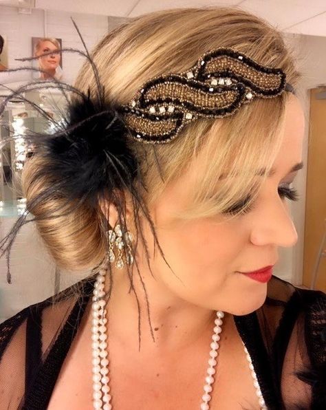 Rewind back to the 1920s and discover the top flapper hairstyles for long hair. From kiss curls to finger waves. | All Things Hair - From hair experts at Unilever 1920s Hair Long Gatsby, Flapper Hairstyles For Long Hair, 1920s Hair Long, Gatsby Hairstyles For Long Hair, Kiss Curls, Flapper Hairstyles, Roaring 20s Hairstyles, 1920 Hairstyles, 1920s Long Hair