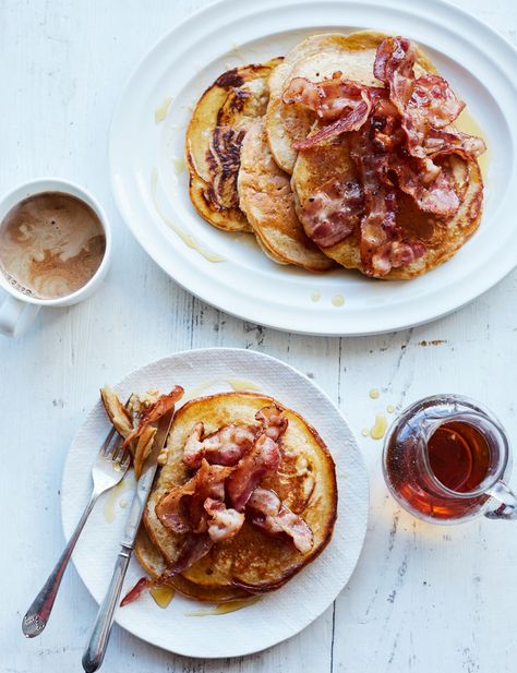 These tasty buttermilk pancakes are made with cinnamon and topped with crispy bacon. Best served with a drizzle of maple syrup Almond Milk Pancakes, Sweet Pancake Recipe, Pancakes With Bacon, Spelt Pancakes, Bacon Bites, Food References, Everyday Dinners, Pancake Recipe Buttermilk, Pancakes And Bacon