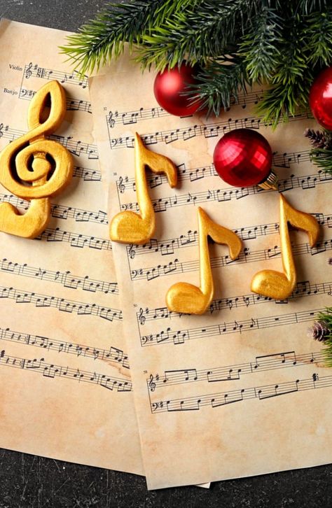 If you're going Christmas caroling, it's important to have the best music. Here area  list of Christmas caroling songs that everyone will love. Christmas Caroling Songs, Christmas Caroling Ideas, Christmas Music Aesthetic, Christmas Movie Characters, Xmas Carols, Christmas Checklist, Christmas Caroling, Church Anniversary, Winter Music