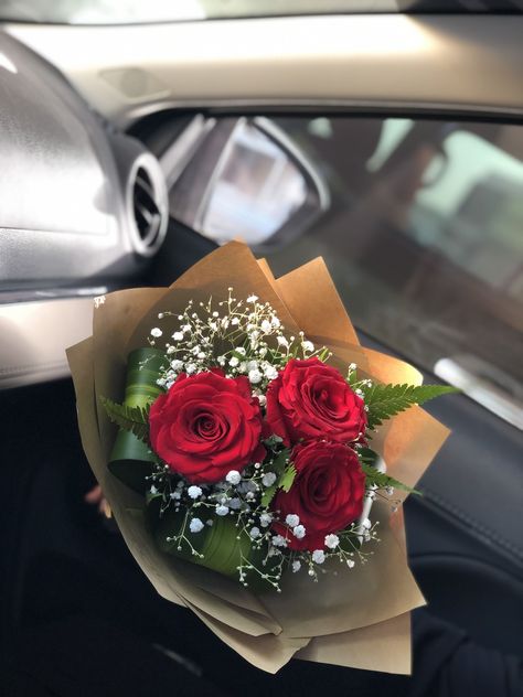 simple Red Rose Bouquet in Kraft Paper in car Aesthetic Roses Bouquet, Pretty Bouquet Of Flowers Simple, Flowers In Car Surprise Bouquets, Red Roses In Car, Simple Red Rose Bouquet, Red Roses Bouquet For Girlfriend, Flower In Car, Bouquet In Car, Rose Bouquet Simple