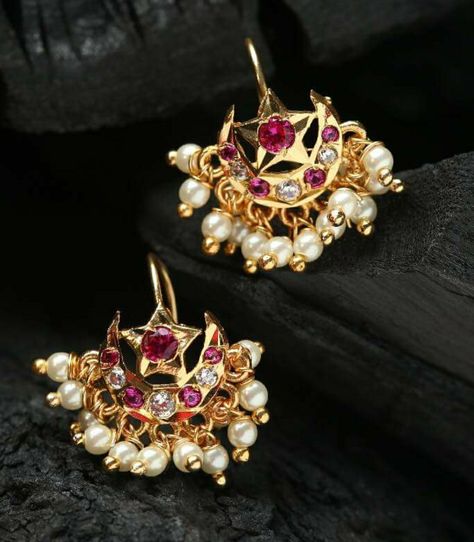 Chaand Baali Earrings, Chaand Baaliyan Earings, Large Pearl Earrings, Indian Jewelry Earrings, Antique Jewelry Indian, Wedding Jewellery Collection, Gold Bride Jewelry, Gold Jewelry Earrings, Gold Bangles Design