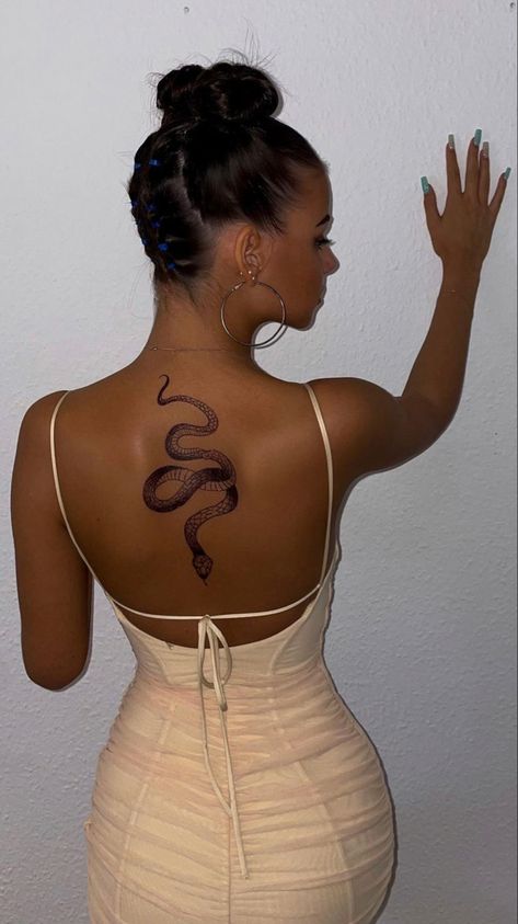 Spin Tattoos For Women Snake, Spine Snake Tattoos For Women, Snake Tatoos Woman, Snake Tattoo Feminine, Tattoo Espalda Mujer, Snake Spine Tattoo, Snake Back Tattoo, Black Snake Tattoo, Spine Tats