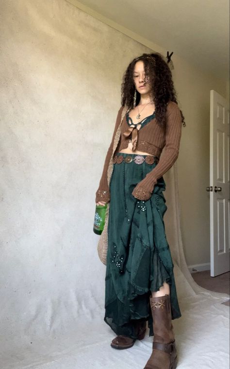 Mystical Outfit Aesthetic, Mystical Aesthetic Outfits, Swamp Witch Aesthetic Fashion, Whimsical Goth, Fair Outfits, Cottagecore Outfits, Hippie Style Clothing, Hippie Outfits, Harajuku Fashion