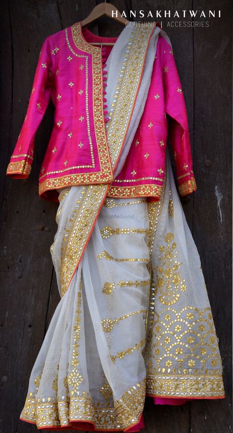 Saree Jacket Designs, Saree Jackets, Long Blouse Designs, Designer Saree Blouse Patterns, Saree Blouse Designs Latest, Stylish Blouse Design, Trendy Blouses, Trendy Blouse Designs, Blouse Neck Designs