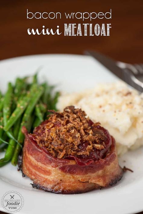 Bacon Wrapped Meatloaf is the best comfort food recipe you can make for dinner. Ground beef and bacon served as mini meatloaf for individual portion sizes! #meatloaf #meatloafrecipe #mini #individual #baconwrapped #best #classic #brownsugar #ketchup #withbreadcrumbs Tasty Meatloaf Recipe, Bacon Wrapped Meatloaf, Mini Meatloaf, Delicious Meatloaf, Mini Meatloafs, God Mat, Best Comfort Food, Beef Dinner, Beef Dishes