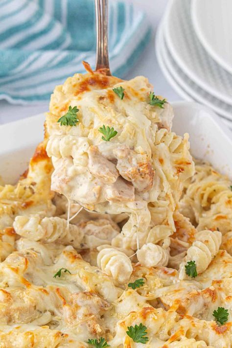 Garlic Parmesan Chicken Pasta Bake - Bowl Me Over Meals To Send To Family, Quick Week Night Dinner Ideas, Cozy Comfort Food, Autumnal Meals, Creamy Garlic Parmesan Chicken Pasta, Dinners For Summer, Turkey Tetrazzini Recipe, Creamy Garlic Parmesan Chicken, Garlic Parmesan Chicken Pasta