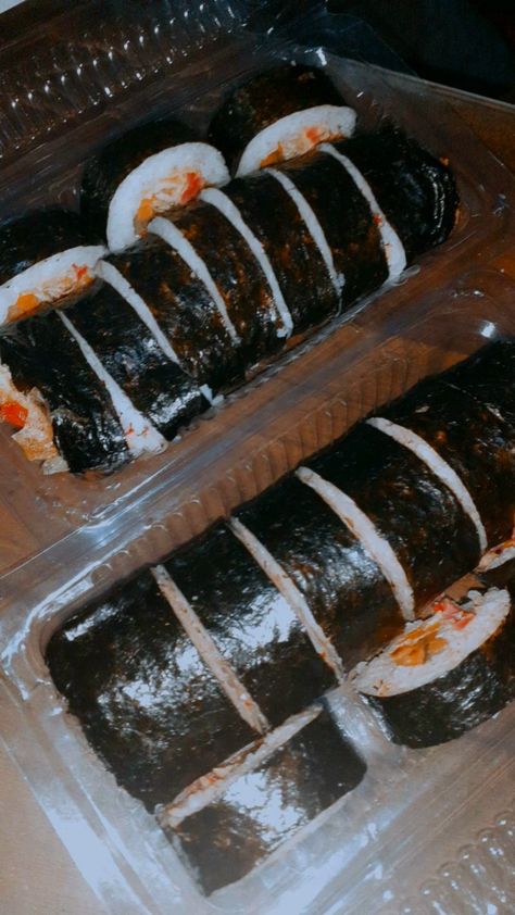 #kimbap #gimbap #korean #koreanfood #aesthetic #food #drakor #korea Gimbap Aesthetics, Gimbap Korean Aesthetic, Gimbap Korean Food, Kimbap Aesthetic, Drink Aesthetic, Korean Aesthetic, Korean Food, Aesthetic Food, Pretty Things