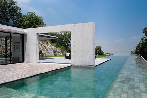 Shades of Tadao Ando – Minimalissimo Tadao Ando House, Concrete Poetry, Amazing Swimming Pools, Living Pool, Houses In Mexico, Tadao Ando, Japanese Architect, Swimming Pool Designs, Minimalist Architecture