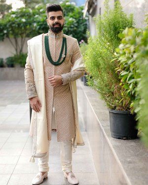 Indian Groom Dress, Sherwani For Men Wedding, Groom Dress Men, Wedding Outfits For Groom, Indian Groom Wear, Wedding Dresses Men Indian, Sherwani Groom, Groom Wedding Dress, Indian Wedding Photography Couples