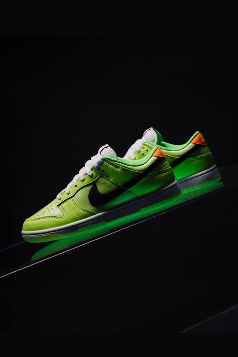 Green Nike Shoes, Nike Essentials, Green Branding, Neon Shoes, Real Star, Nike Neon, Nike Dunk Low, Dunk Low, Nike Dunk