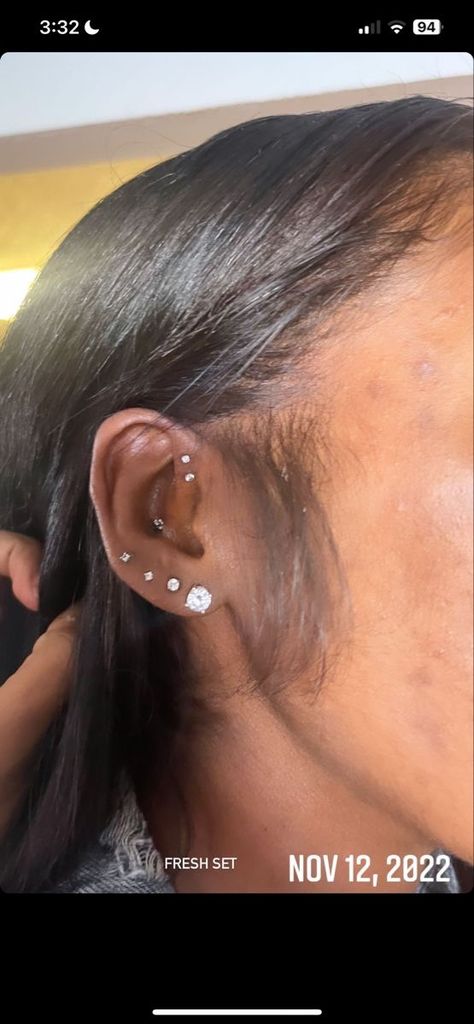 Baddie Percinings, Piercings To Get, Piercings On Face, Pretty Piercings, Ear Piercings Chart, Piercing Chart, Types Of Ear Piercings, Twisted Hair, Piercing Inspo