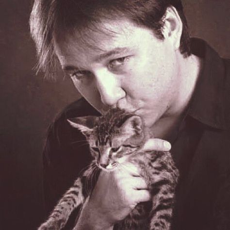 billhicksdotcom (@billhicksdotcom) / Twitter Self Portrait Artists, Bill Hicks, Women Are Beautiful, Hate Cats, International Cat Day, Do Nothing, Deep Down, Most Beautiful Man, Big Cats