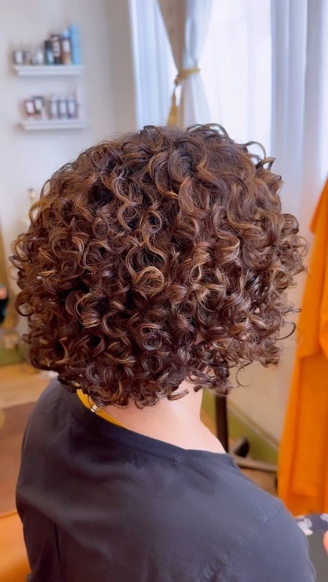 Presley Poe - Curly styling tip: This babe has coarse... Presley Poe, Coarse Curly Hair, Comb Twist, Curly Styling, Hooded Dryer, Hair Curl, Short Curly Haircuts, Hair Do, Wide Tooth Comb