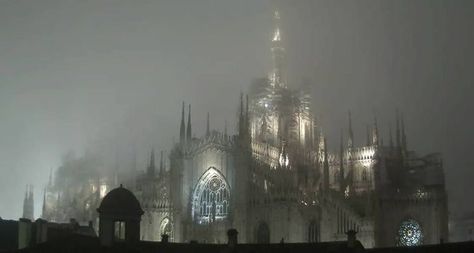 Goth Architecture, Arte Robot, Gothic Aesthetic, Gothic Architecture, Pretty Places, Dark Aesthetic, Dark Fantasy, Pretty Pictures, Aesthetic Pictures