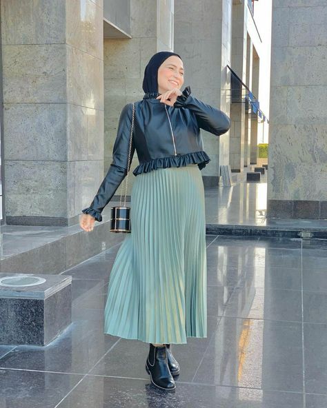 Mint Green Dress Outfit Hijab, Mint Green Skirt Outfit, Hijab Fashion Outfits, Mint Green Skirt, Green Skirt Outfits, Blue Skirt Outfits, Mint Green Skirts, Green Dress Outfit, Hijabista Fashion