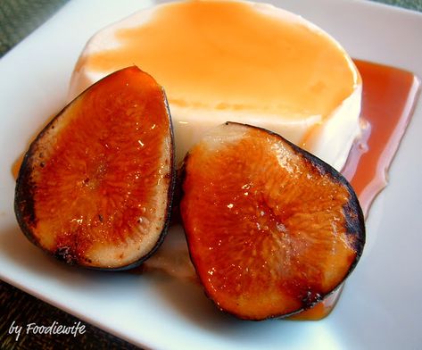 Grand Marnier Sauce, Vanilla Panna Cotta, How To Make Caramel, Fig Recipes, Unflavored Gelatin, Caramelized Sugar, Grand Marnier, Food Words, Caramel Sauce