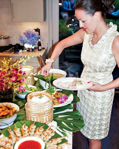 Photos of a Thai-Themed Party - Get More Entertaining Tips and Recipes - Elle Thai Dinner Party, Thailand Party, Thai Dinner, Party Food Table, Thai Menu, Thai Decor, Asian Dinner, Asian Party, Entertaining Tips