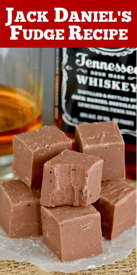 This Jack Daniel's Whiskey Fudge is your favorite liquor and chocolate COMBINED! Make this easy homemade fudge recipe with condensed milk in five minutes! It's so fast and delicious. You won't be able to eat just one piece. Boozy Fudge, Carmel Fudge, Whiskey Fudge, Fireball Fudge, Alcoholic Cupcakes, Baileys Fudge, Jack Daniels Fudge, Eggnog Fudge, Hot Chocolate Fudge