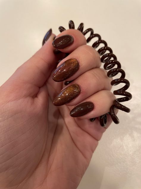 Brown sparkles nails aesthetic almond nails Shimmery Brown Nails, Brown Nails Sparkle, Shimmer Brown Nails, Brown Prom Nails, Brown Shimmer Nails, Brown Sparkle Nails, Brown Glitter Nails, Brown Almond Nails, Sparkle Aesthetic