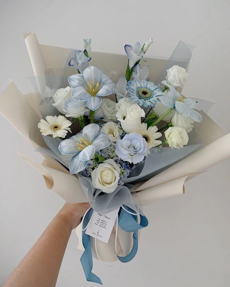 Greenhouse Boutique, Flower Bouquet Wrapping Ideas, Graduation Flower Bouquet, Ribbon Flowers Bouquet, Blue Flowers Bouquet, Carnation Bouquet, Flower Boquet, Graduation Flowers, Flower Bouquet Diy