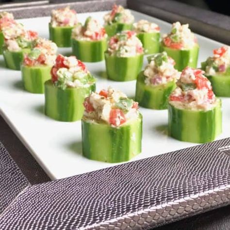 Stuffed Greek Cucumber Cups Appetizer Canape Recipes, Mediterranean Sweet Potatoes, Retreat Food, 100 Calorie Recipes, Classic Greek Salad, Smoked Salmon Canapes, Easy Canapes, Cooked Cucumber, Greek Cucumber