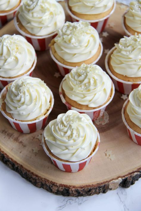 White Chocolate Cupcakes! - Jane's Patisserie Jane Patisserie, Choc Muffins, Dinner Feast, Chocolate Cupcakes Recipe, Chocolate Cupcake Recipe, White Chocolate Cupcakes, Fluffy Cupcakes, Janes Patisserie, Chocolate Chip Cupcakes