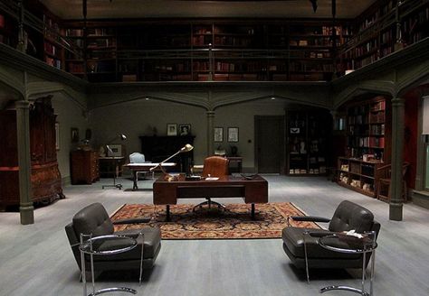 Hannibal's study - I absolutely adore the look of this study! Amazingly gorgeous Hannibal Office, Library Layout, Hannibal Series, Eileen Gray, Office Wallpaper, Nbc Hannibal, Dream Office, Hannibal Lecter, Wall Color