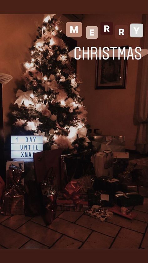 Christmas Instagram Story, Photo Snapchat, Christmas Instagram, Story Insta, Holiday Photography, London Christmas, Story Ideas Pictures, Instagram Christmas, Creative Instagram Stories