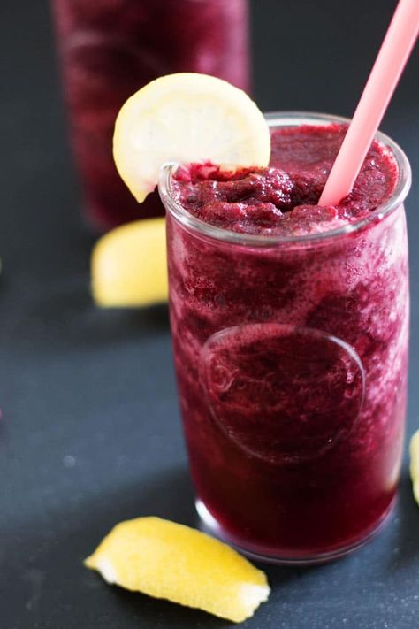 Lemon Vodka Drinks, Blueberry Lemonade Recipe, Frozen Blueberry Recipes, Blueberry Drinks, Blueberry Cocktail, Healthy Pumpkin Dessert, Drink For Summer, Lemonade Slushies, Lemonade Smoothie