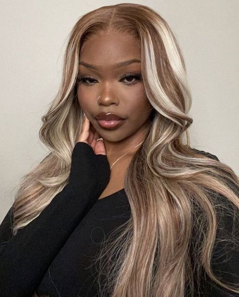 Brown Skin Blonde Hair, Baddie Hair, Tiktok Hair, Dyed Hair Inspiration, Hairstyle Inspo, Colored Curly Hair, Honey Blonde Hair, Dye Colors, Hairdos For Curly Hair