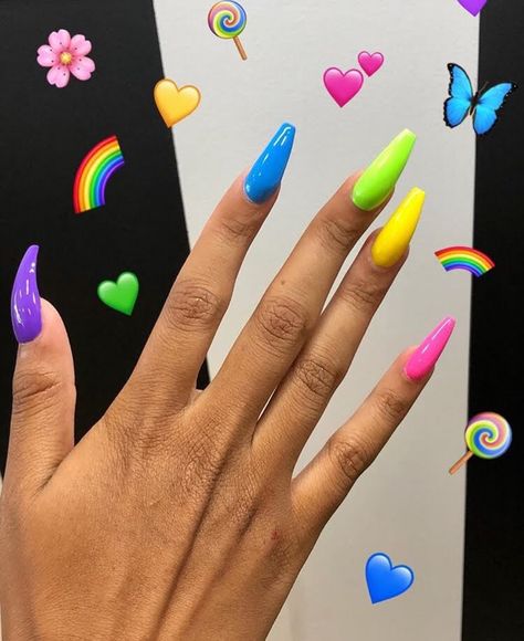 Different Color Nails, Cute Spring Nails, White Acrylic Nails, Color Nails, Nails Polish, Beauty Inspo, Pretty Hands, Pop Of Color, White Acrylic