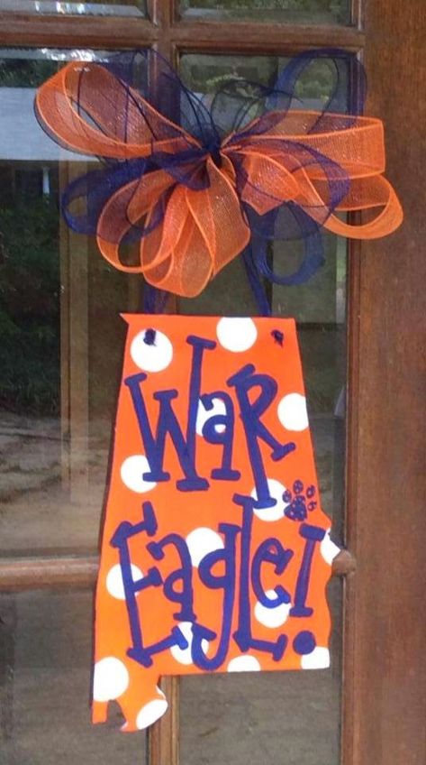 Alabama Door Hanger, State Of Alabama, Auburn Football, Football Wreath, Wood Craft Projects, Wooden Door Hangers, Scroll Saw Patterns, Fall Halloween Decor, Diy Signs