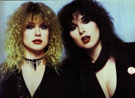 Ann and Nancy Wilson of Heart Nancy Wilson Heart, Wilson Sisters, Ann Wilson, Nancy Wilson, Heart Band, Women Of Rock, 80s Rock, Sisters By Heart, Musica Rock